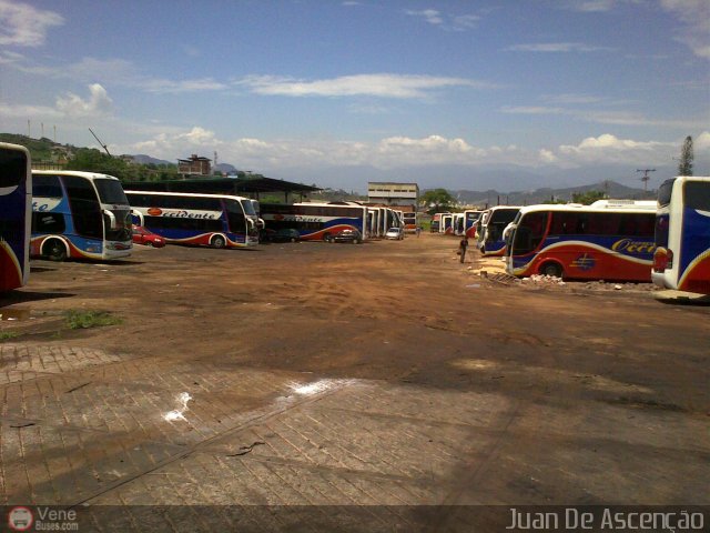 Garajes Paradas y Terminales San Cristóbal por Juan De Ascenção