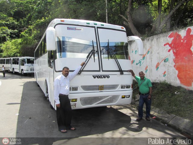 Profesionales del Transporte de Pasajeros Jose Tocuyo y Yoel Barrios por Pablo Acevedo