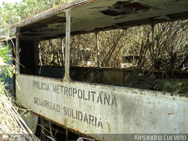 En Chiveras Abandonados Recuperacin Ikarus de la Policia Metropolitana por Alejandro Curvelo