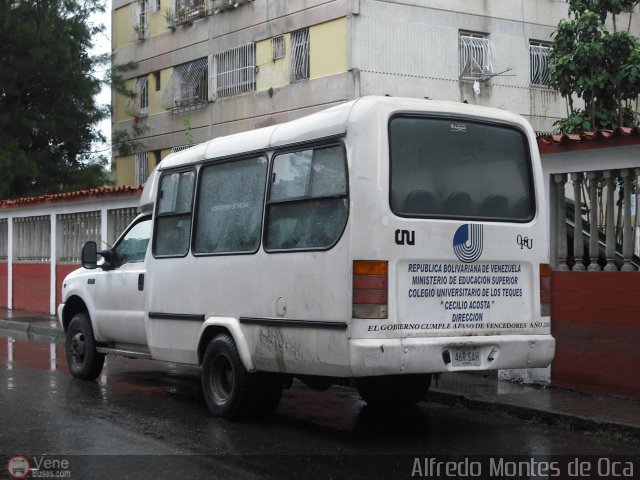 Colegio Universitario Los Teques Cecilio Acosta 999 por Alfredo Montes de Oca