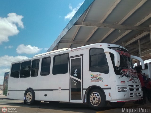 Ejecutivos Kova 085 por Miguel Pino