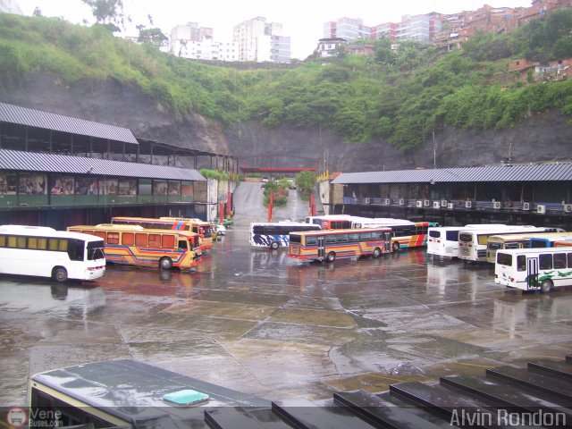 Garajes Paradas y Terminales Caracas por Alvin Rondn