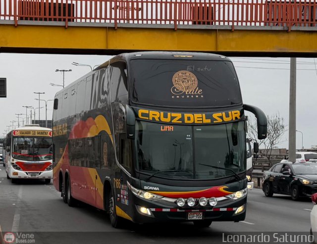 Transportes Cruz del Sur S.A.C. 7166 por Leonardo Saturno