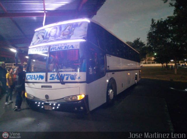 Particular JML006 por Oliver Castillo