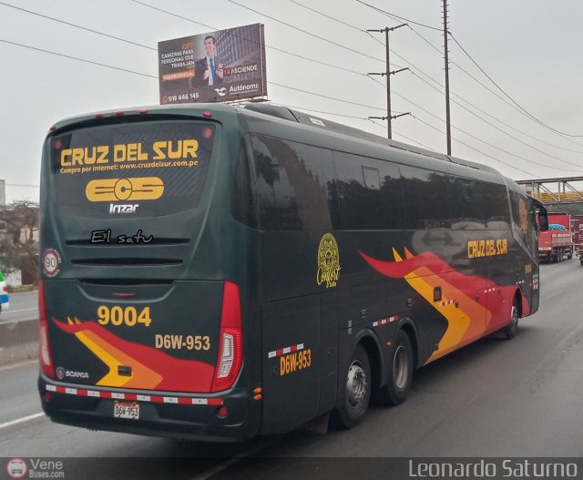 Transportes Cruz del Sur S.A.C. 9004 por Leonardo Saturno