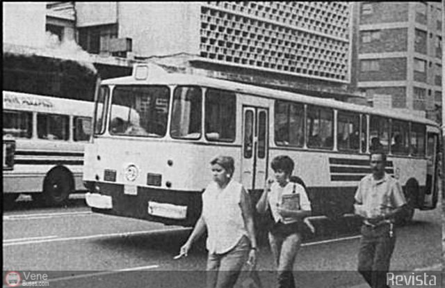 DC - Inversiones Colectivos El Para�so C.A 52 por Luis Figuera