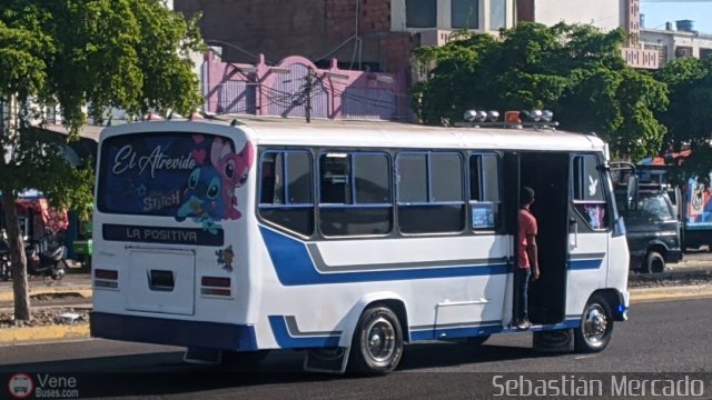 ZU - U.C. Barrio La Polar 185 por Sebastián Mercado