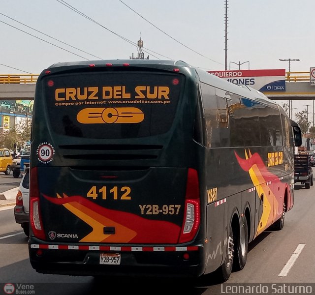 Transportes Cruz del Sur S.A.C. 4112 por Leonardo Saturno