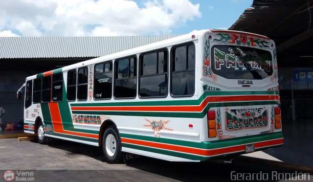 Transporte El Esfuerzo 34 por Gerardo Rondn