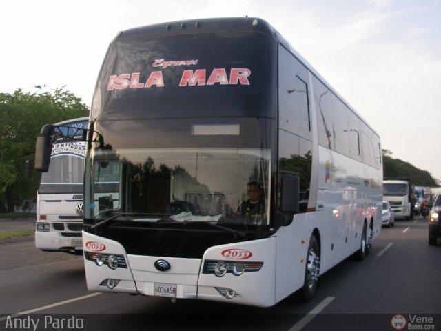 Expresos Isla Mar 2033 por Andy Pardo