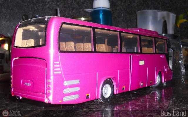 Maquetas y Miniaturas 999 por Waldir Mata