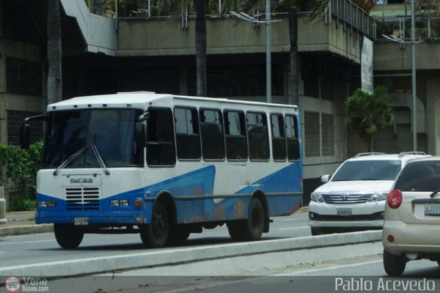 Particular o Desconocido 3879 por Pablo Acevedo