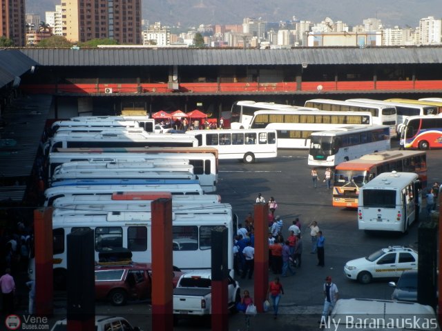 Garajes Paradas y Terminales Caracas por Aly Baranauskas