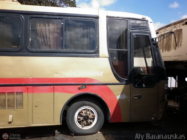 En Chiveras Abandonados Recuperacin 117 por Aly Baranauskas