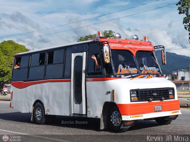 Particular o Desconocido 04 por Kevin Mora