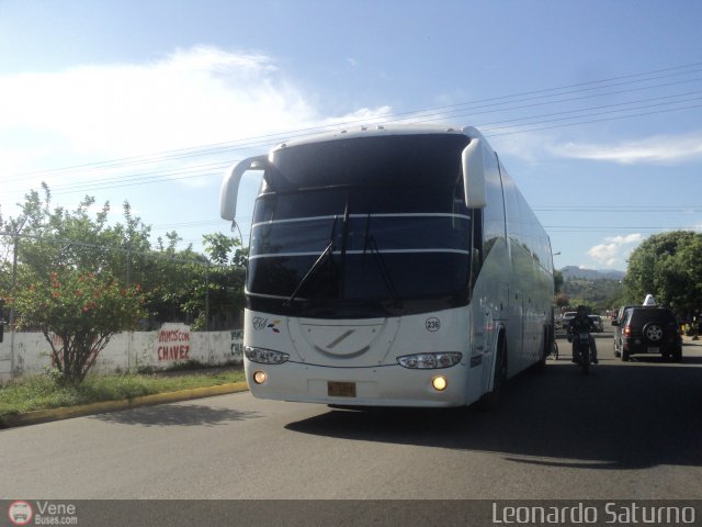 Expresos San Crist�bal 236 por Leonardo Saturno