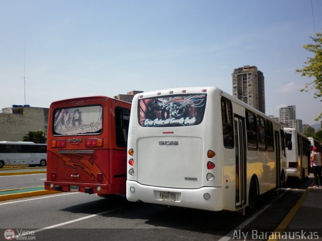 Garajes Paradas y Terminales Caracas por Aly Baranauskas