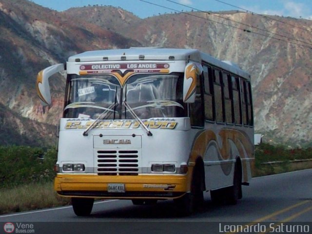 Colectivo Los Andes  por Leonardo Saturno