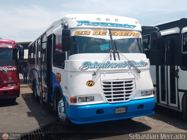 U.C. 23 de Enero 171 por Sebasti�n Mercado