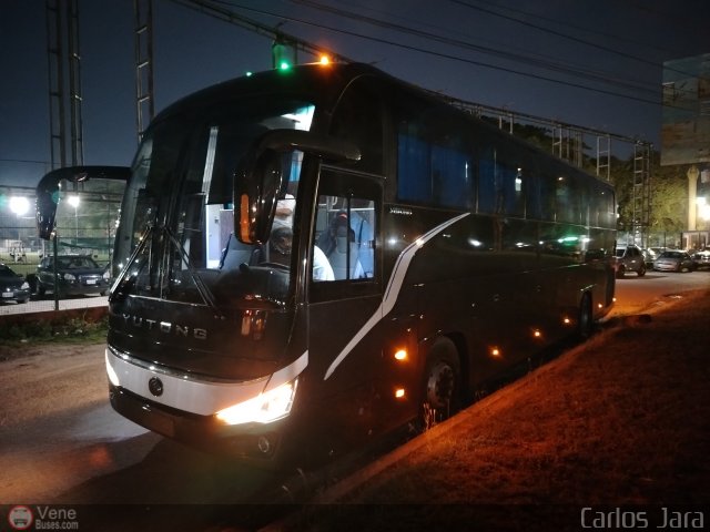 Uso Oficial 001 por Carlos Jara