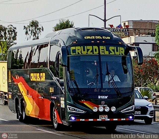 Transportes Cruz del Sur S.A.C. 3054 por Leonardo Saturno