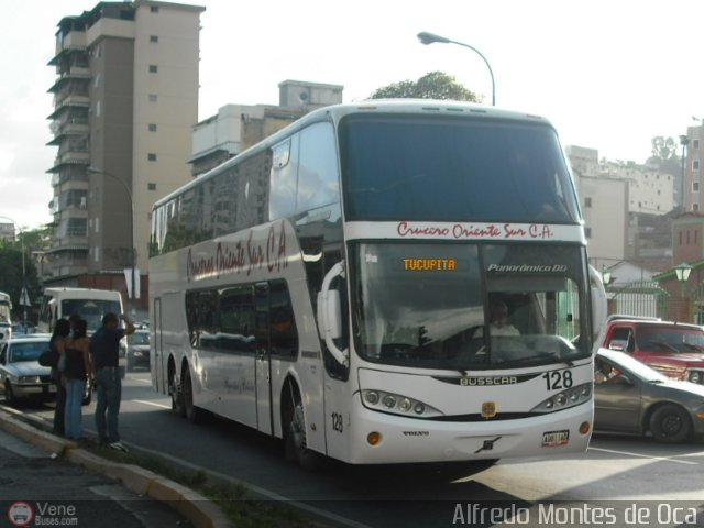 Cruceros Oriente Sur 128 por Alfredo Montes de Oca