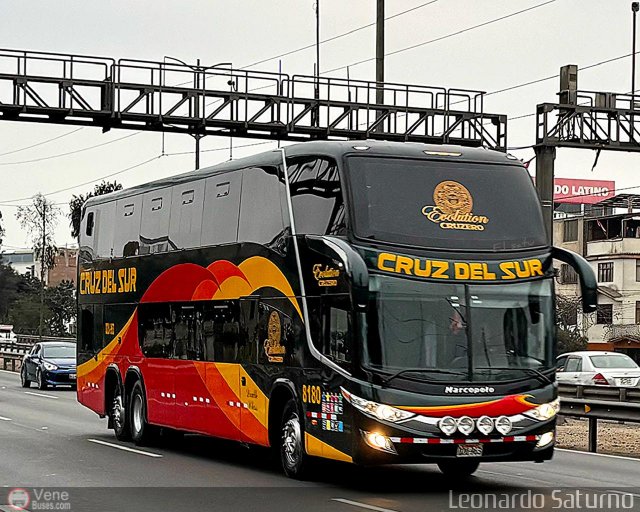 Transportes Cruz del Sur S.A.C. 8180 por Leonardo Saturno