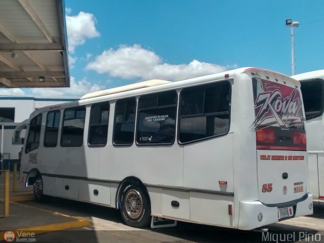 Ejecutivos Kova 085 por Miguel Pino