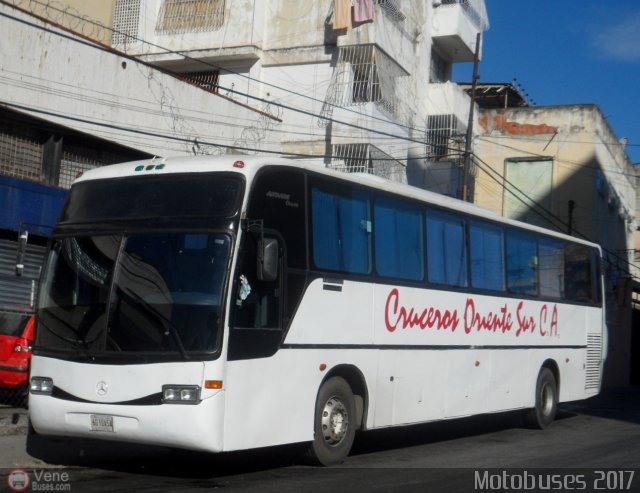 Cruceros Oriente Sur 109 por Waldir Mata