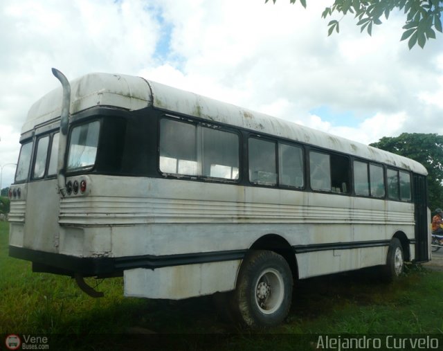 Particular NO USAR MÁS 8912 por Alejandro Curvelo