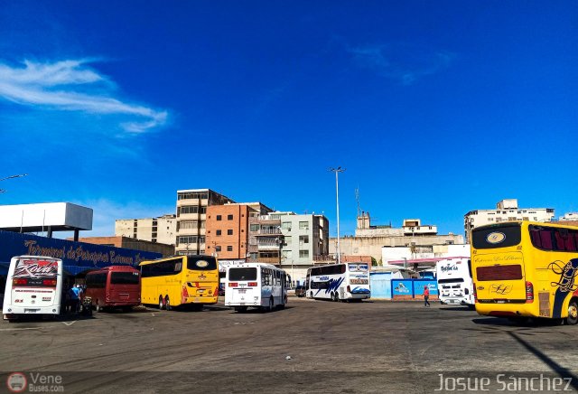Garajes Paradas y Terminales Puerto-la-Cruz por Josue Snchez