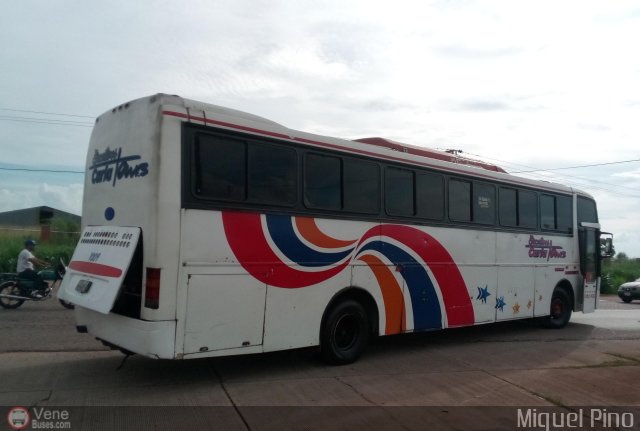 Ejecutivos Carla Tours 1009 por Miguel Pino