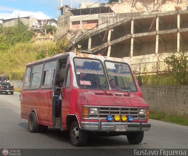 Particular o Desconocido 4523 por Gustavo Figueroa