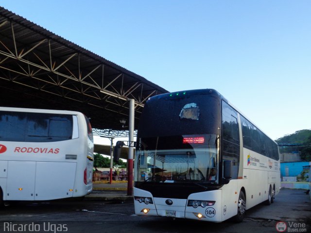 Cruceros Oriente Sur 104 por Ricardo Ugas