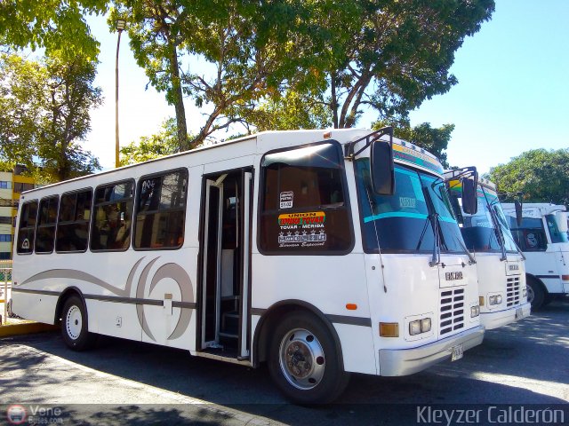 Uni�n Expresos Tovar 32 por Kleyzer Calder�n