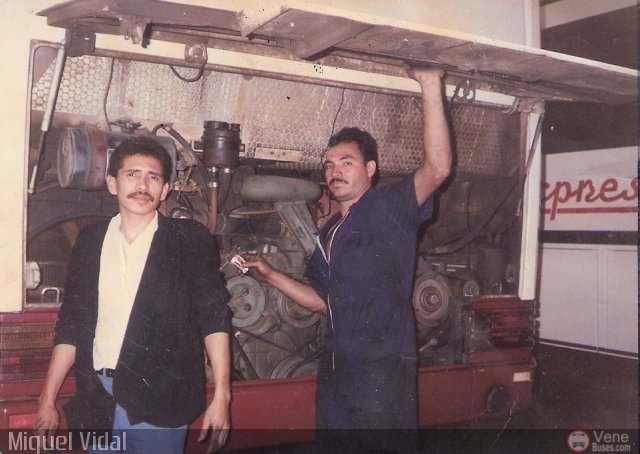 Profesionales del Transporte de Pasajeros Personal de Garajes por Miguel Vidal