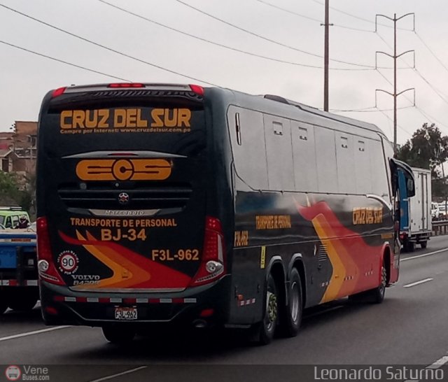 Transportes Cruz del Sur S.A.C. Bj-34 por Leonardo Saturno