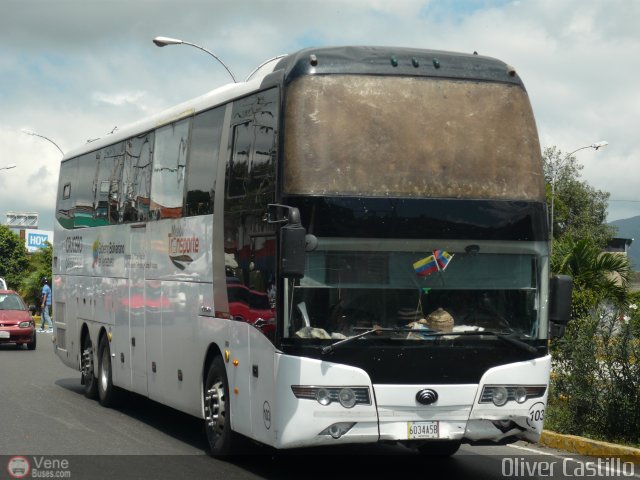 Cruceros Oriente Sur 103 por Oliver Castillo