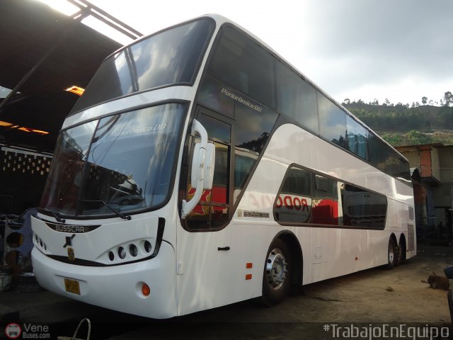 Cruceros Oriente Sur 372 por Waldir Mata