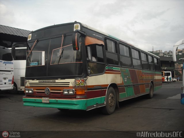 Cooperativa Canaima 32 por Alfredo Montes de Oca