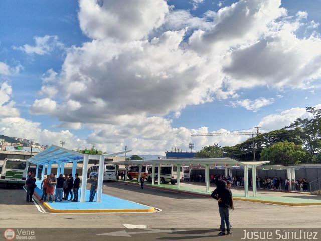 Garajes Paradas y Terminales Plaza-Venezuela por Josue Snchez