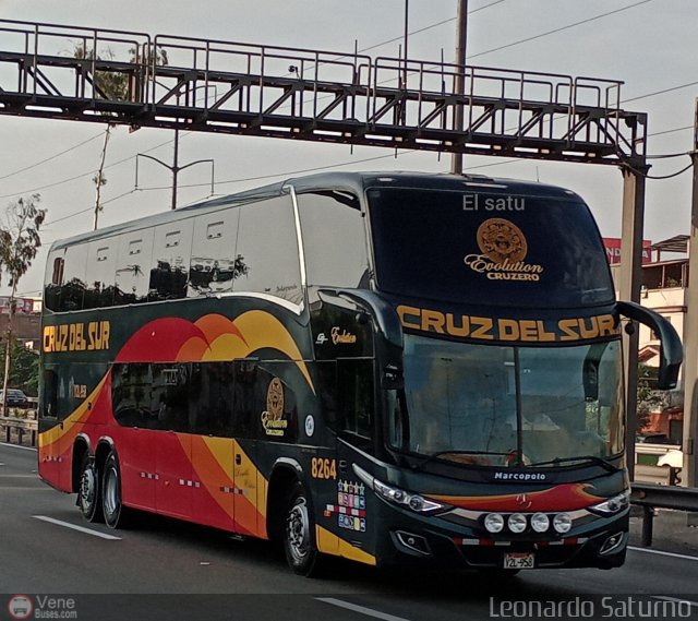 Transportes Cruz del Sur S.A.C. 8264 por Leonardo Saturno