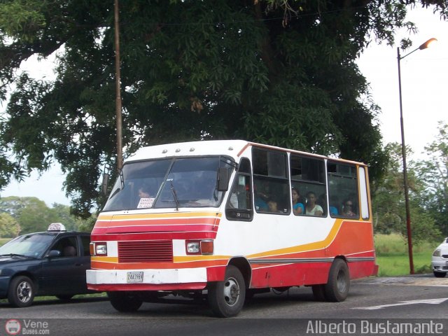 Lnea U.C. El Laberinto A.C. 97 por Alberto Bustamante