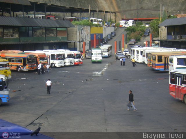 Garajes Paradas y Terminales Caracas por Royner Tovar