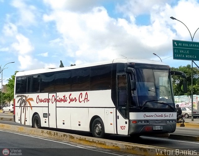 Cruceros Oriente Sur 107 por Vctor Barrios