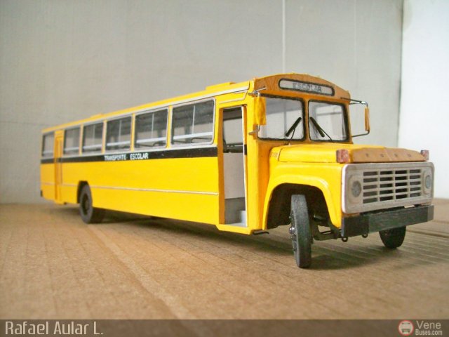 Maquetas y Miniaturas 01 escolar por Rafael Aular