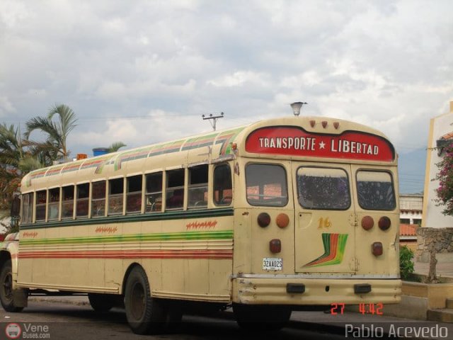 Colectivos Transporte Libertad C.A. 16 por Pablo Acevedo