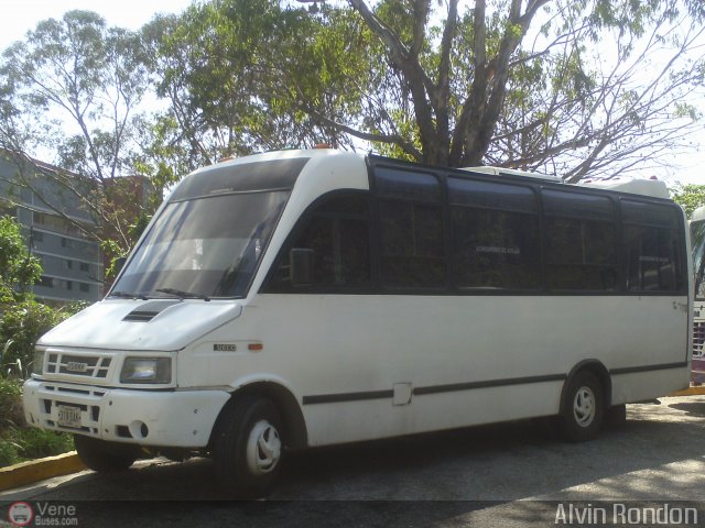 Particular o Desconocido 9x9 por Alvin Rond�n