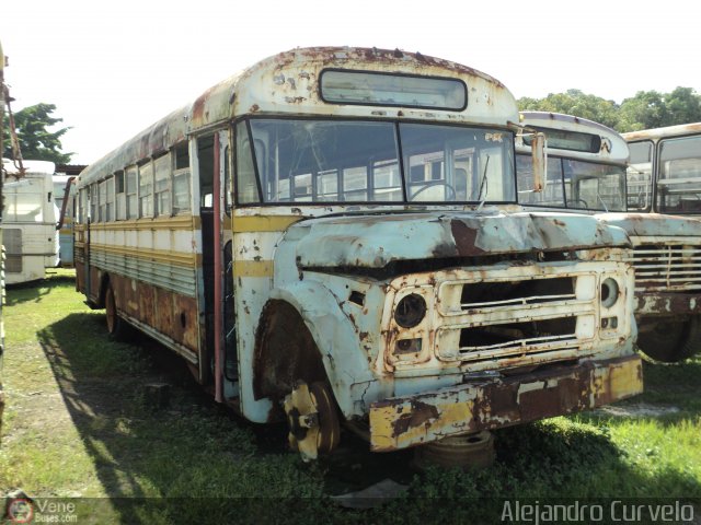 En Chiveras Abandonados Recuperacin AC0036 por Alejandro Curvelo