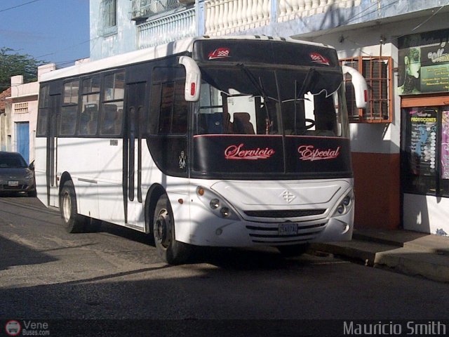 Particular o Desconocido 010  por Mauricio Smith